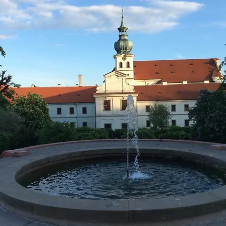 Lev I Sova * Prague